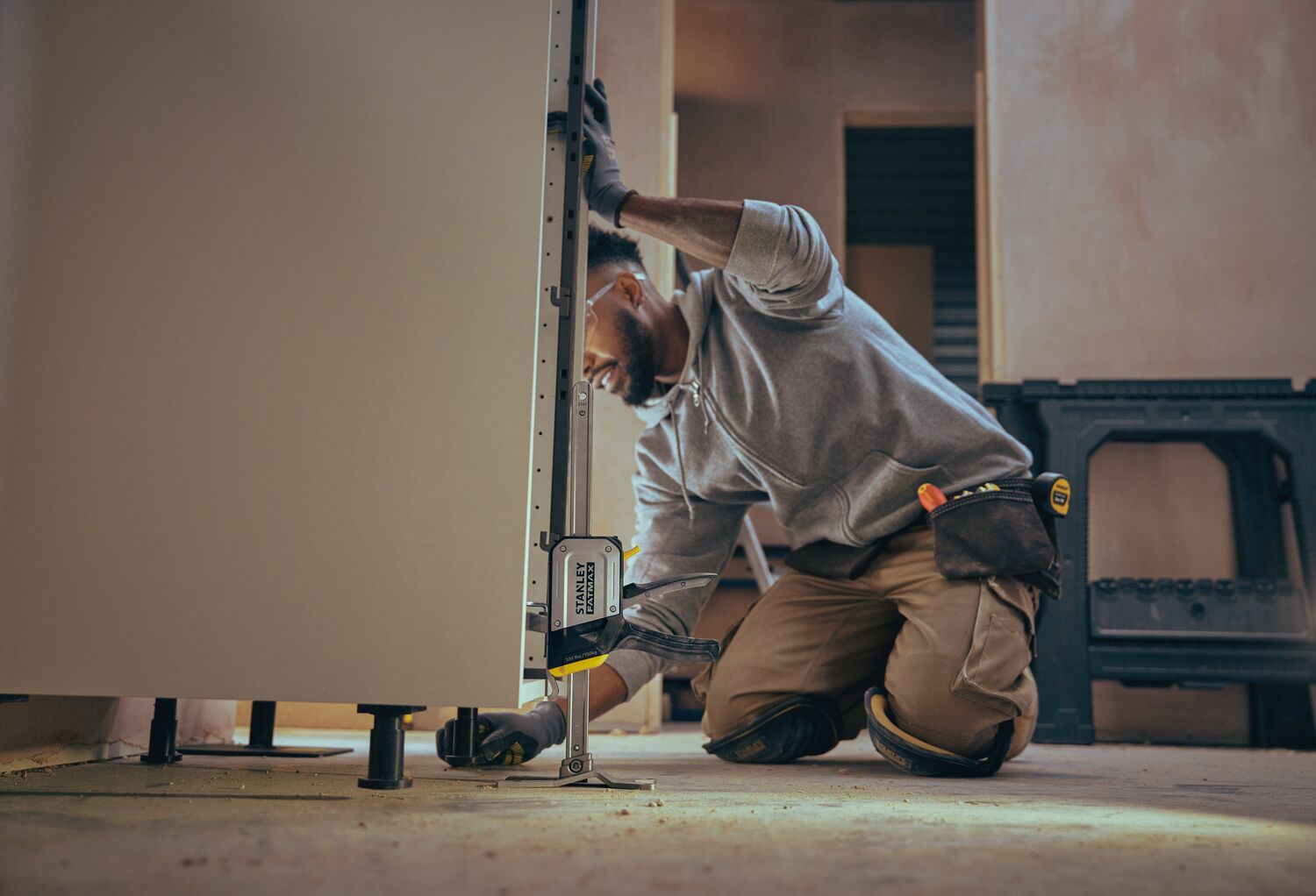 STANLEY® FATMAX® TradeLift™ 150 kg Lifting Tool in use