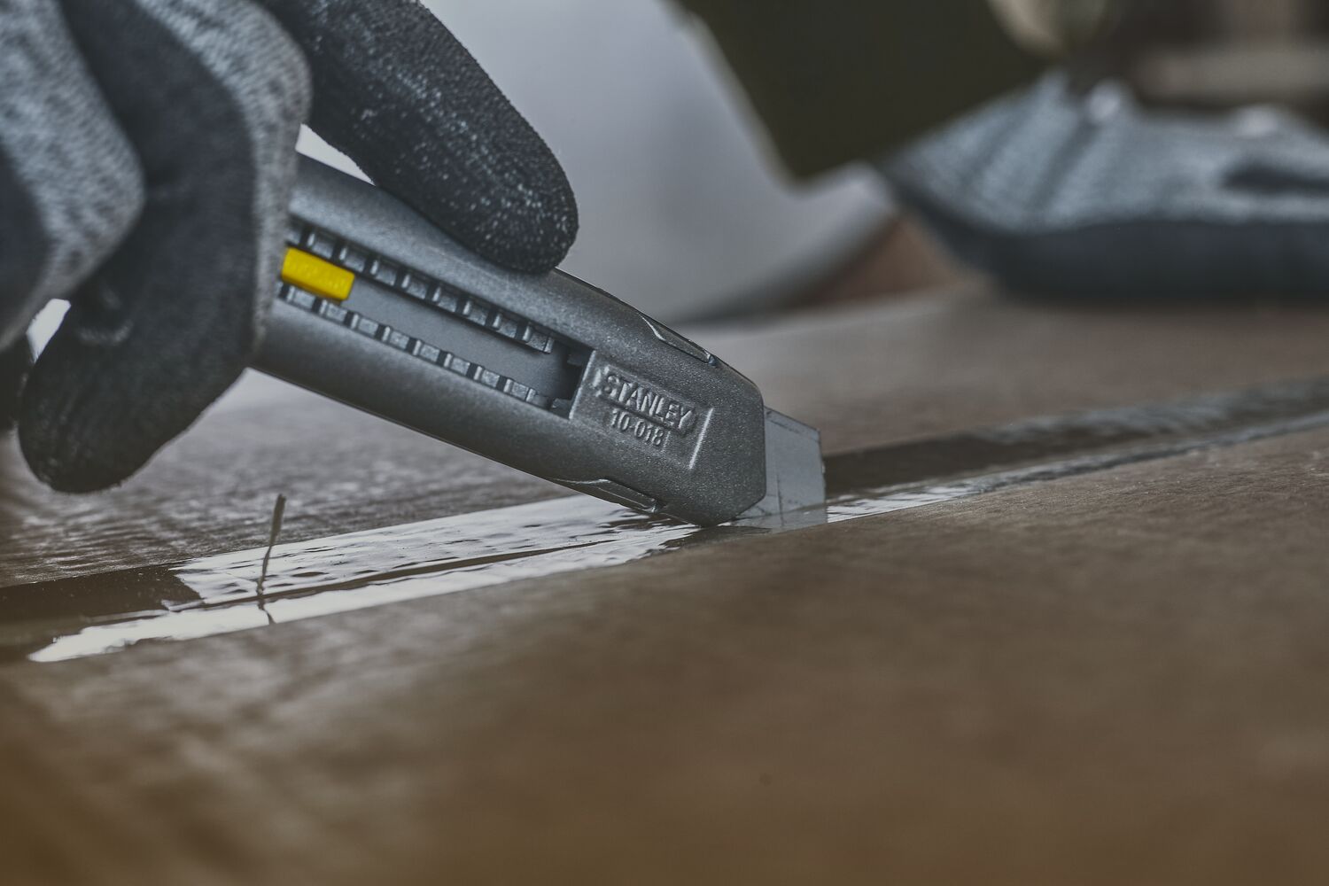 Stanley Interlock Knife Snap Off 18Mm Boxed Side View